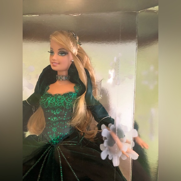 2004 holiday barbie - Picture 4 of 5